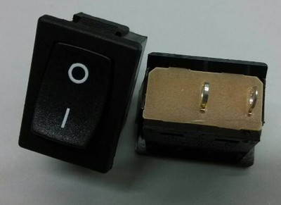 底部帶電木板船型開關(guān) 防止因焊接溫度過高造成翹板開關(guān)熔化的小腳開關(guān)-中國(guó)差速器殼交易網(wǎng)